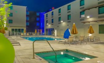 Holiday Inn Express & Suites Miami Airport East