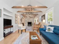 Cozy Cottage within walking distance to all that Historic Flat Rock has to offer Hotéis em Flat Rock