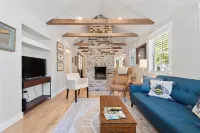 Cozy Cottage within walking distance to all that Historic Flat Rock has to offer