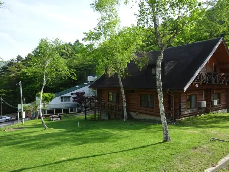 Log Cabin Rentals & Finland Sauna Step House Отели рядом с достопримечательностью «Panoramic Viewing Platform»