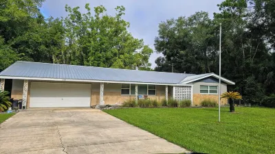 3-bedroom house with large backyard, minutes from Halls River & Homosassa River