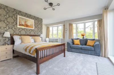 Robins Perch, Bramhall Hotels in Bramhall