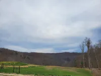 Rustic 3 Bedroom House- Classic West Virginia Mountain View