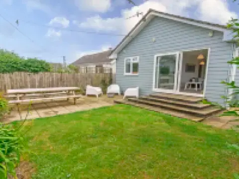 Swallows Beach Chalet |Sleeps 6 Walk to the Beach Hotels in Croyde