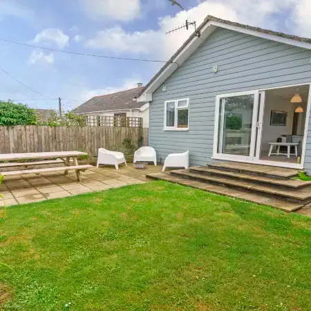 Swallows Beach Chalet |Sleeps 6 Walk to the Beach