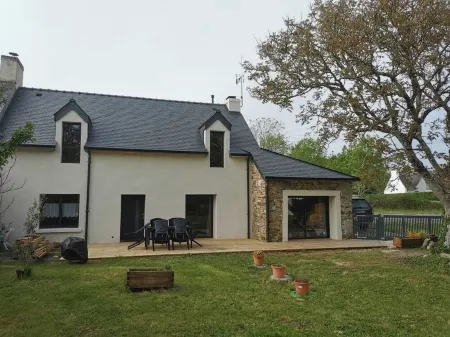 Maison de Caractère Restaurée à 800m de la Plage et 500m Gr34 Отели в г. Моэлан-Сюр-Мер