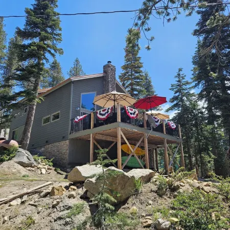 Rustic cabin in the Shaver/Huntington lake area