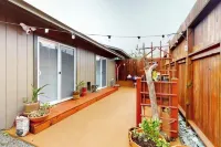 Quiet Oasis in Central Eureka with Wi-Fi, Tempur-Pedic Bed, Garage & EV Charger