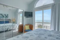 Oceanfront, 4 bedrooms, Pet Friendly, Linens Inc!😎 Treat Yourself To Island Life