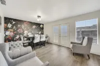 Cozy Remodeled Home close to main freeways and marina!