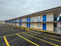 Super 8 by Wyndham Paducah I-24 Exit 4 Hotels near Carson Park