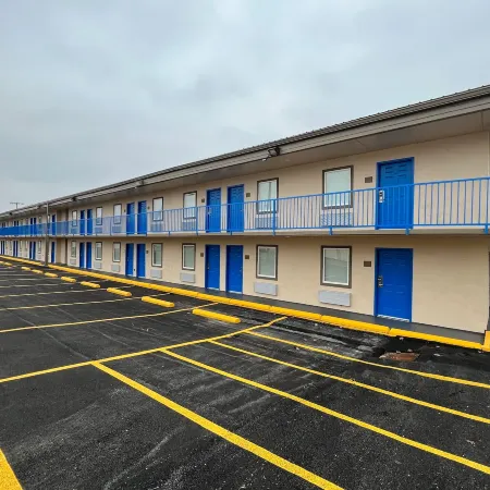 Super 8 by Wyndham Paducah I-24 Exit 4