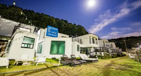 Gapyeong High Palace Pool Villa Отели рядом с достопримечательностью «Edelweiss»