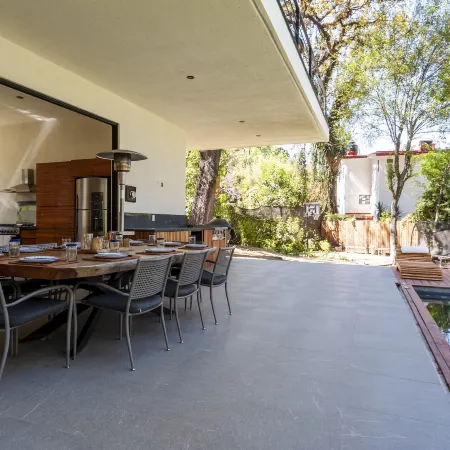 Casa Con Amplia Terraza y Jacuzzi