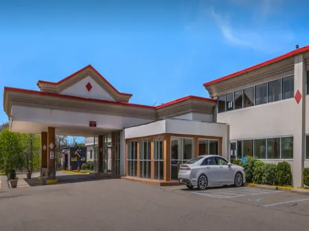 Red Carpet Inn & Suites Отели в г. Восток Юнион Тауншип