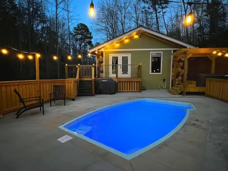 Fabulous 3Bed 3 bath Cottage Pool Hot tub Games