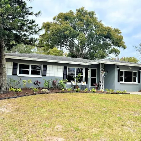 Cozy in Clearwater - A Quiet 4 Bedroom Home Minutes to the Beach.