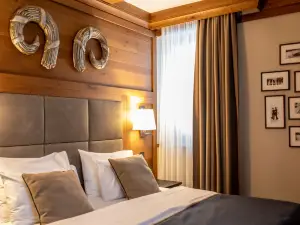 Grey Family Hotel