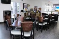 Econo Lodge - breakfast