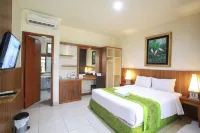 Mirah Hotel Hotel dekat Pantai Bangsring
