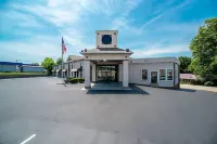 Quality Inn Near Six Flags St. Louis Hotels in Eureka