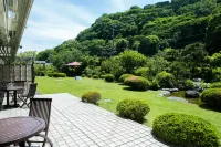 Yugawara Manyoso Hotels near Espot Mall