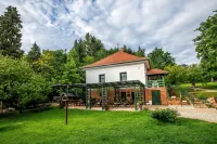 Kosbor Panzió Hotels near Sárgaliliom tanösvény