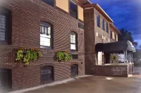 The Calvert Hotel Hotels in Lewistown