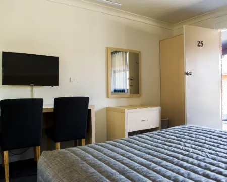 Cherry Blossom Motor Inn Hotels in Young