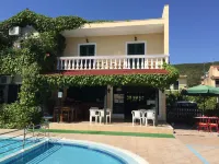 The Mayflower Studios & Apartments - Pools