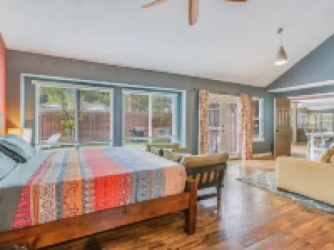 Great Pool House with Modern Design Touches! Hotels in Wells Branch