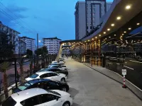 Shimall Hotel - parking