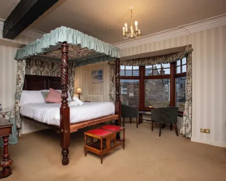 The Olde Ship Inn Hotels in Seahouses