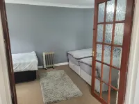 1 Bedroom - Sleeps 3 - Free Parking - Apartments