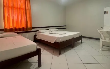 Pousada Central Отели рядом с достопримечательностью «Feiraguay Shopping Popular»