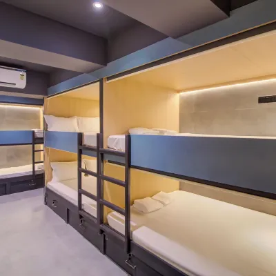 Mumbai Dorms Отели рядом с достопримечательностью «Торговый Центр Оберои»