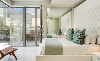 Villa Bleu Blanc in Camps Bay With Pool and Views