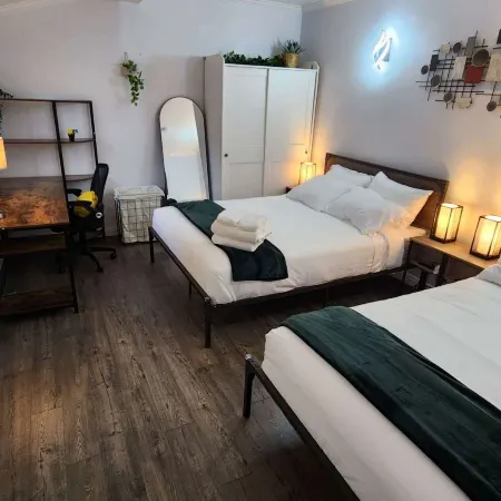 Monterey Park Retreat: Spectacular Views & Comfort Отели рядом с достопримечательностью «Монтерей Парк Рекреэйшен»