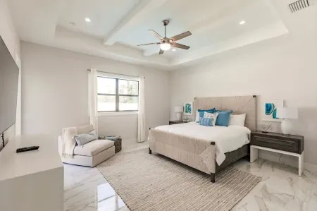 Exquisite Vanderbilt Beach luxury getaway