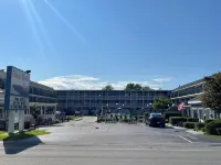 The Grand Beach Inn