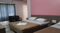 Hotel Royal Regency - ที่มีที่จอดรถ