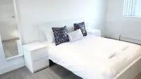 Private Bathroom Rooms- Near Heathrow - Near Shops