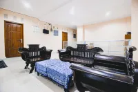 RedDoorz Plus @ Pogung Raya Hotels in Mlati