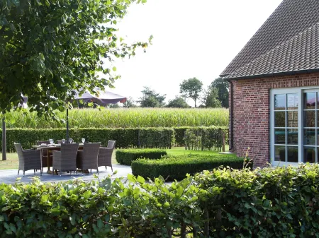 Peer Villa with Garden Отели в г. Пэры