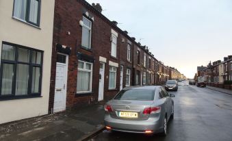 Lovely 1-Bed Apartment in Bolton - Housity