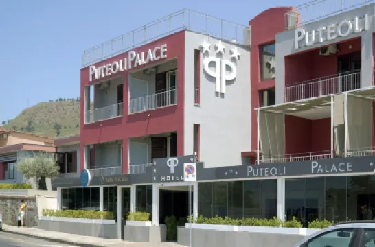 波佐利宮殿酒店 鄰近Royal Garden的酒店