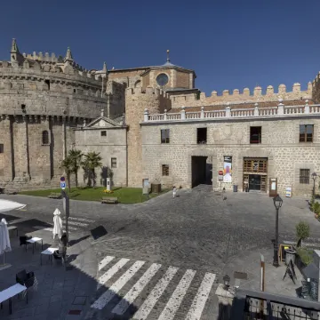 Hostal Restaurante Puerta del Alcázar Отели рядом с достопримечательностью «City Hall»