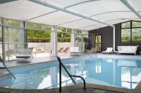 Best Western Plus le Roi Arthur Hotel et Spa - Pools