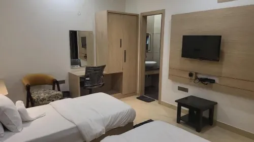 Hotel Midtown Aligarh Hôtels à : Sikandarpur Bhukarawale