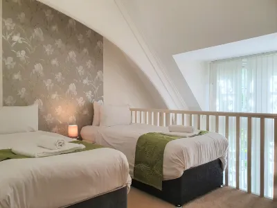 Wessex Court Central Apartments Hoteles cerca de Home Bargains Stratton